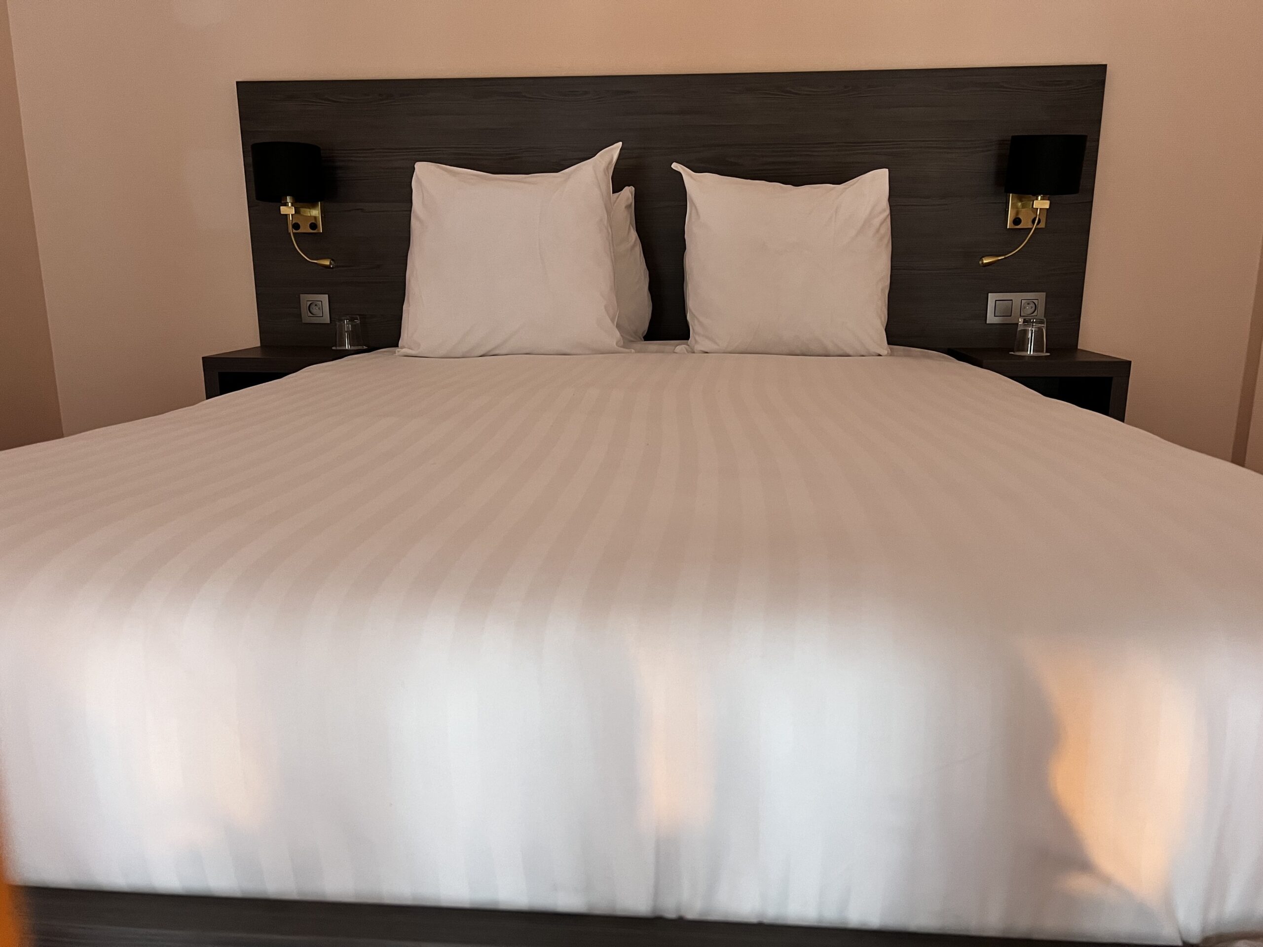 DOUBLE DELUXE6 1 scaled Rooms