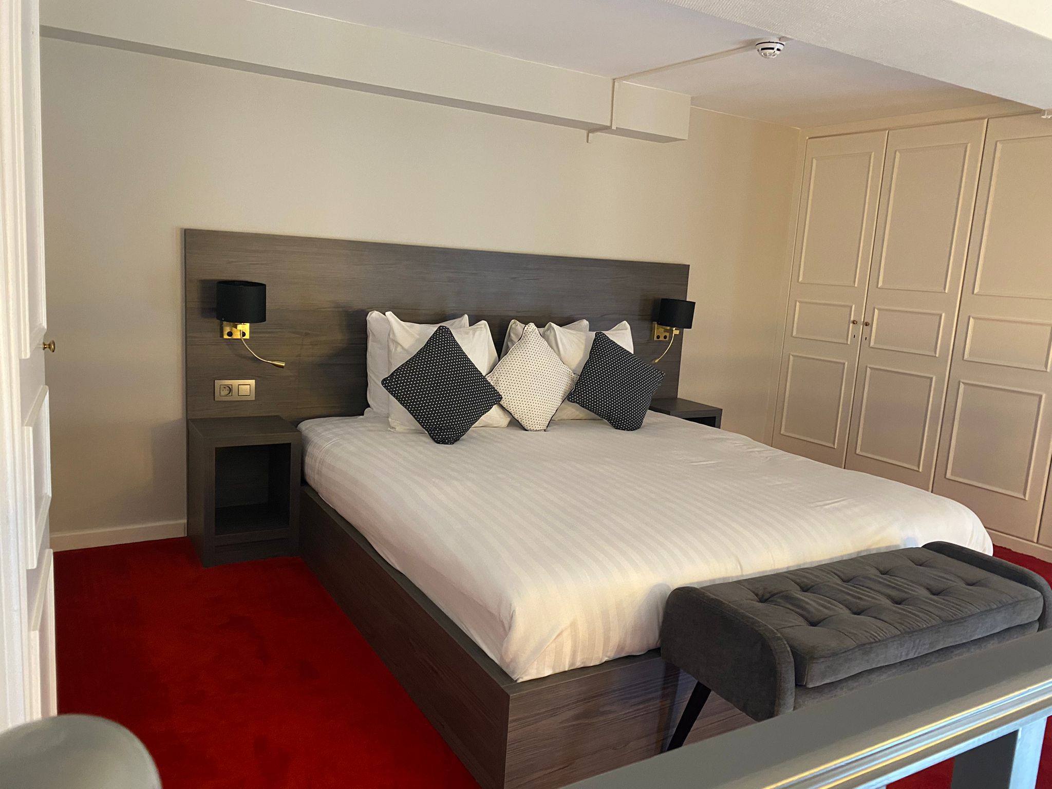 Suite Room with Balcony | La Bourse Hotel Brussels